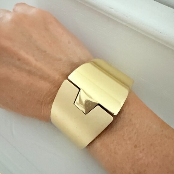 ✨ Bold Modern Gold Hinged Bracelet ✨ - Picture 1 of 11